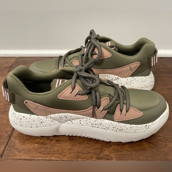 Ugg Olive Green and Pink La Cloud Lace Confetti Women Fashion Sneakers Size 9.5 - Picture 5 of 11